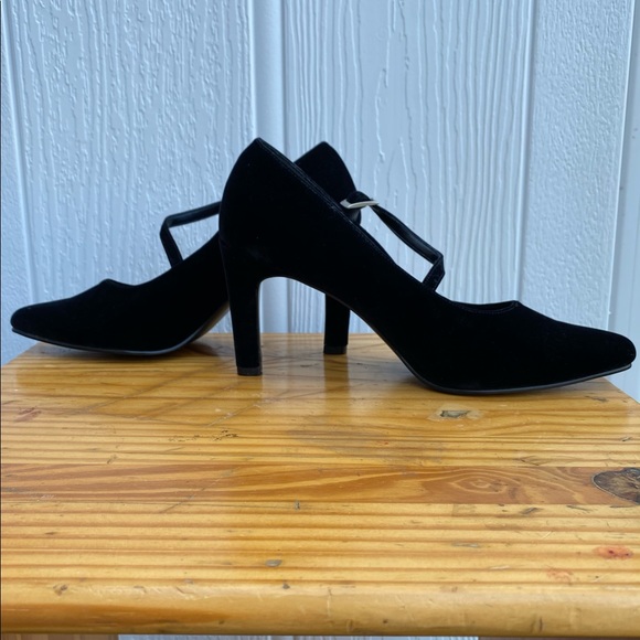 Kara - Picture 9 of 11